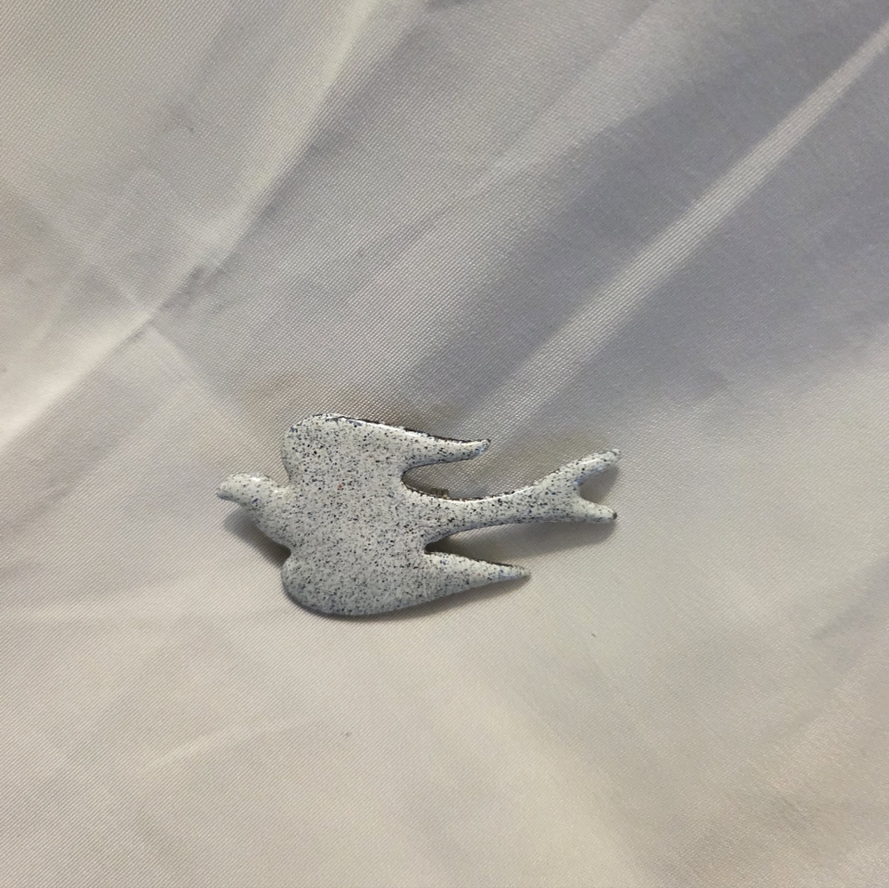 Metal White Swallow Pin